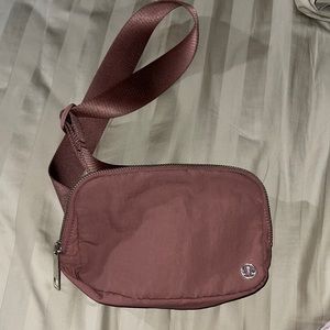 Lululemon everywhere belt bag